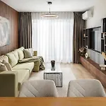 Mandala Designer With Free Private Parking, Near Mall Coresi Апартаменты *