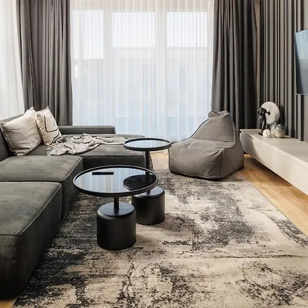 Daire Mandala Designer With Free Private Parking, Near Mall Coresi *
