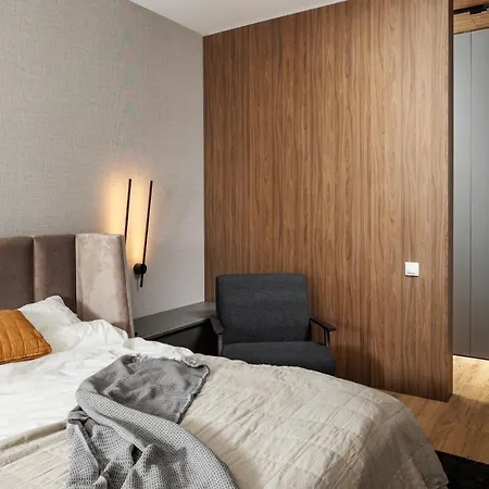 Mandala Designer With Free Private Parking, Near Mall Coresi בראשוב