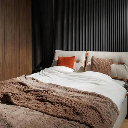 Appartement Mandala Designer With Free Private Parking, Near Mall Coresi