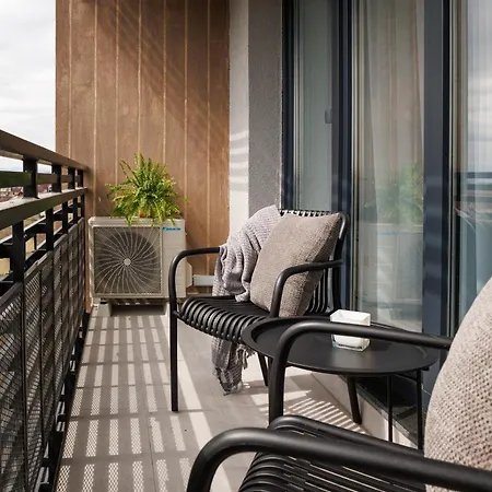 Mandala Designer With Free Private Parking, Near Mall Coresi Appartement