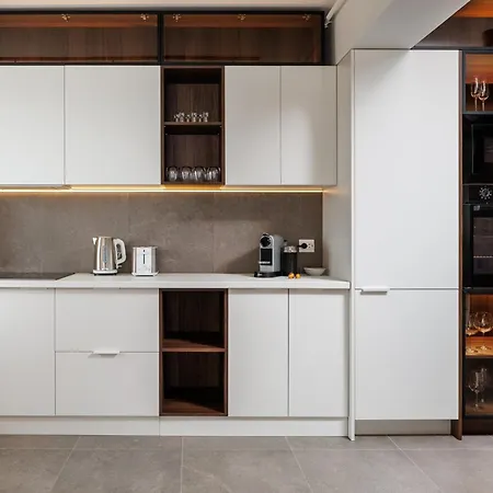 דירה Mandala Designer With Free Private Parking, Near Mall Coresi בראשוב