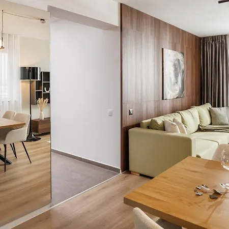 Daire Mandala Designer With Free Private Parking, Near Mall Coresi Braşov