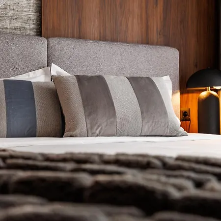Mandala Designer With Free Private Parking, Near Mall Coresi * בראשוב