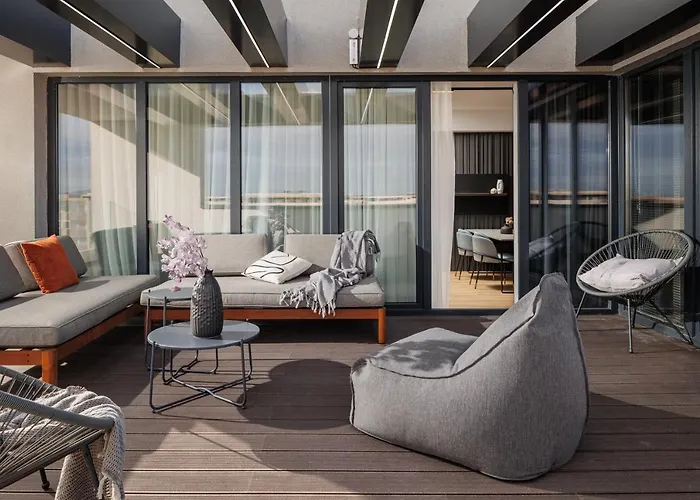 Mandala Designer With Free Private Parking, Near Mall Coresi *