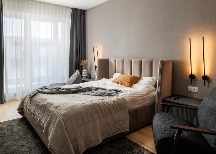 Apartment Mandala Designer With Free Private Parking, Near Mall Coresi